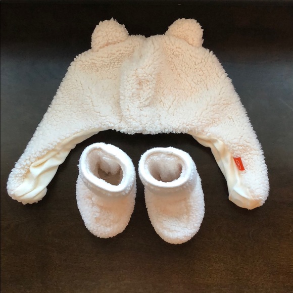 Hat & booties - Picture 4 of 6